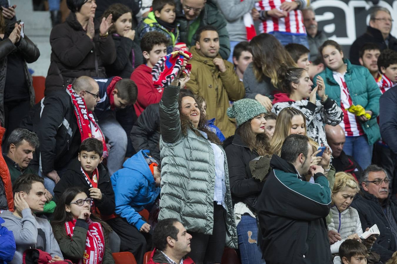 ¿Estuviste en el Sporting 5-1 Real Sociedad? Búscate en las imágenes (I)