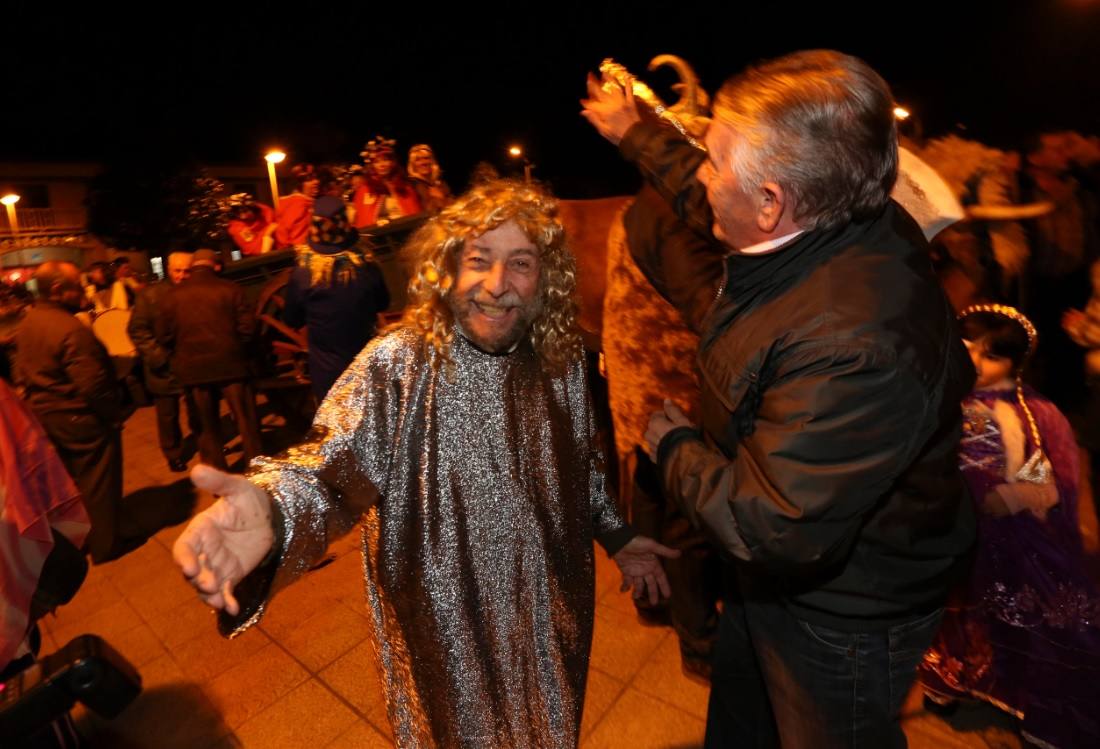 Llaranes, a ritmo de charanga y fanfarria en el Antroxu