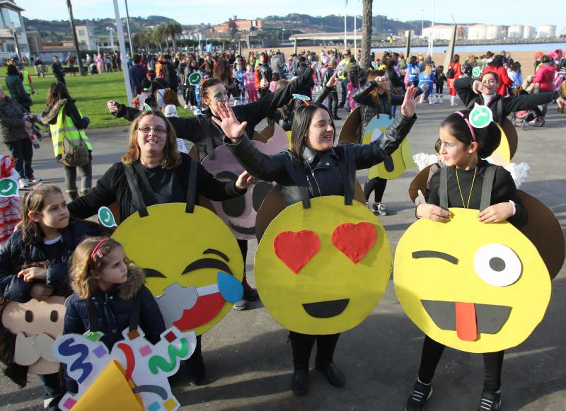 La Calzada y el Natahoyo desfilan por el Antroxu