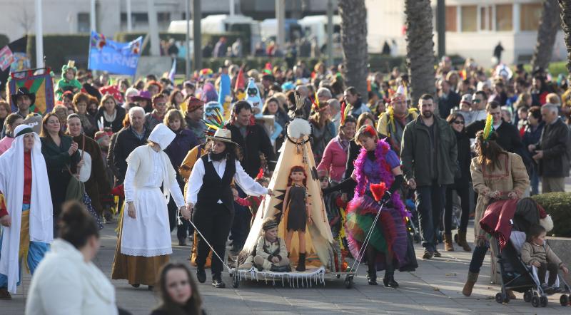 La Calzada y el Natahoyo desfilan por el Antroxu