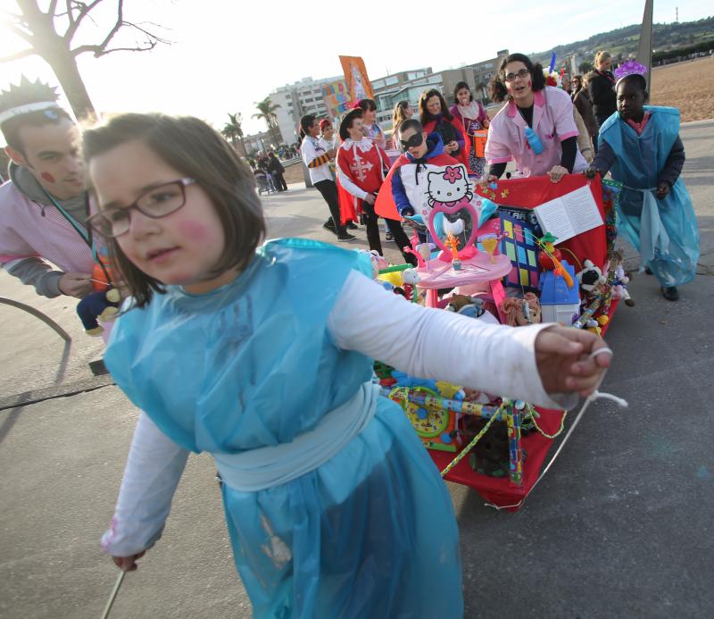 La Calzada y el Natahoyo desfilan por el Antroxu
