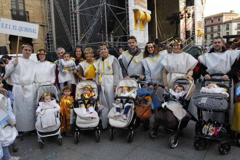 DESFILE DE ESCOLINOS ANTROXAOS POR LAS CALLES DE AVILÉS