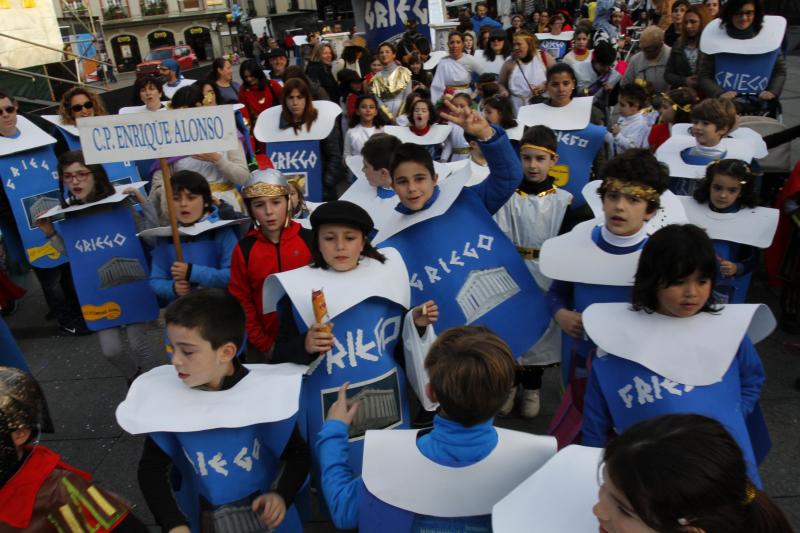 DESFILE DE ESCOLINOS ANTROXAOS POR LAS CALLES DE AVILÉS
