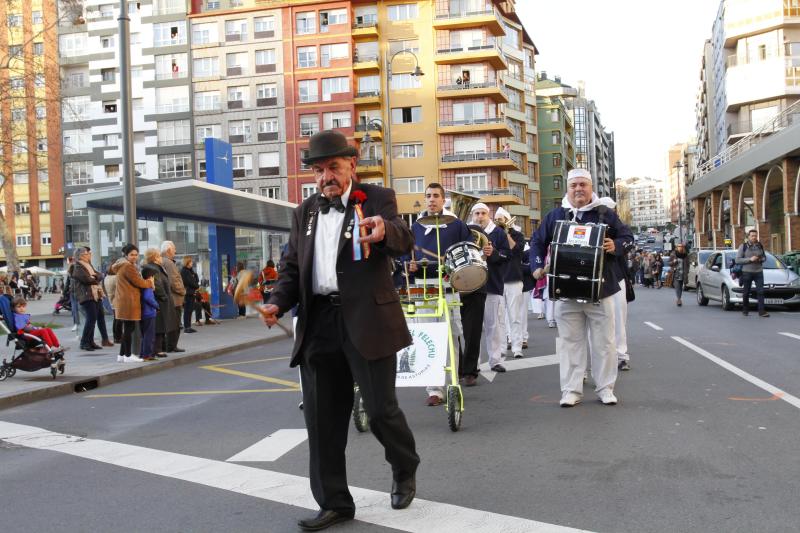 DESFILE DE ESCOLINOS ANTROXAOS POR LAS CALLES DE AVILÉS