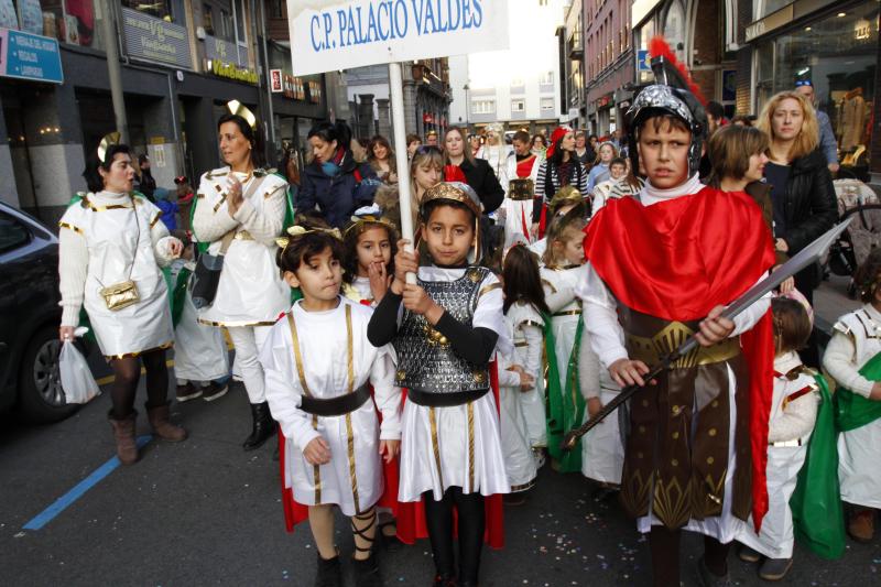 DESFILE DE ESCOLINOS ANTROXAOS POR LAS CALLES DE AVILÉS