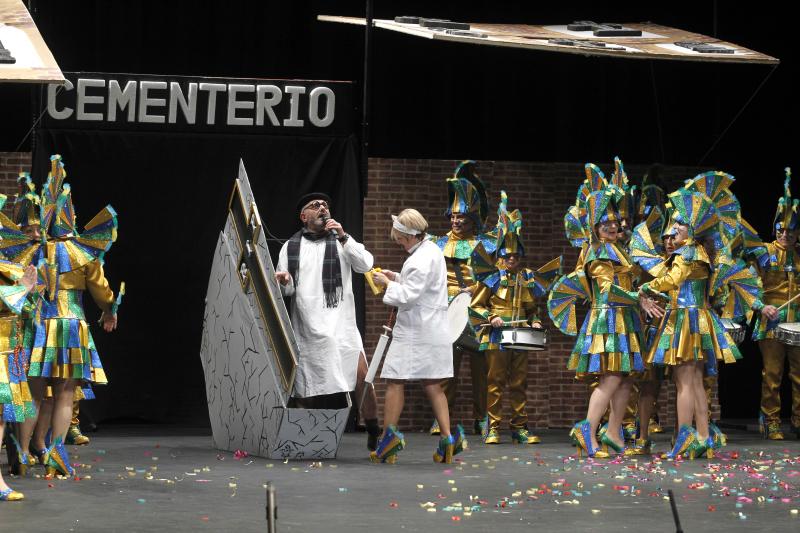 Concurso de charangas de Antroxu en el Jovellanos