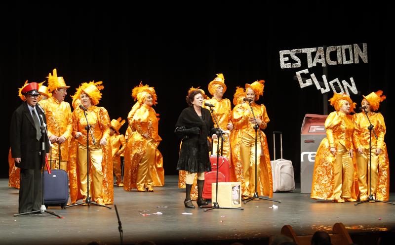 Concurso de charangas de Antroxu en el Jovellanos