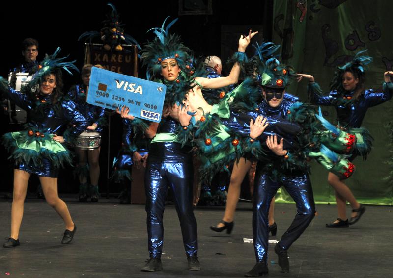 Concurso de charangas de Antroxu en el Jovellanos