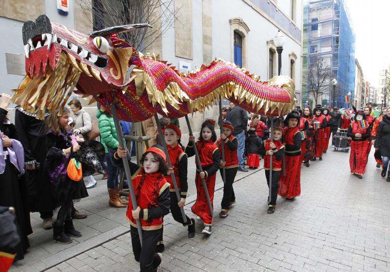 Desfile infantil de Antroxu por las calles de Gijón