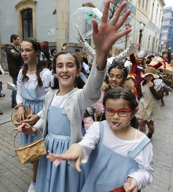 Desfile infantil de Antroxu por las calles de Gijón