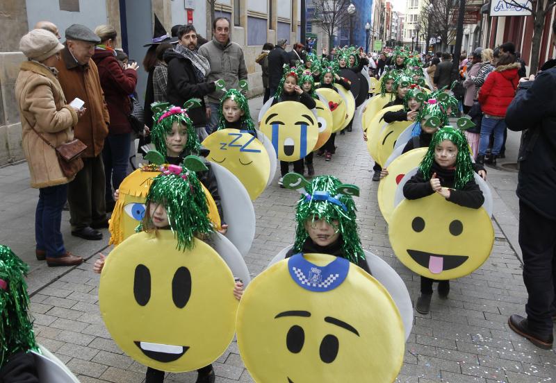 Desfile infantil de Antroxu por las calles de Gijón