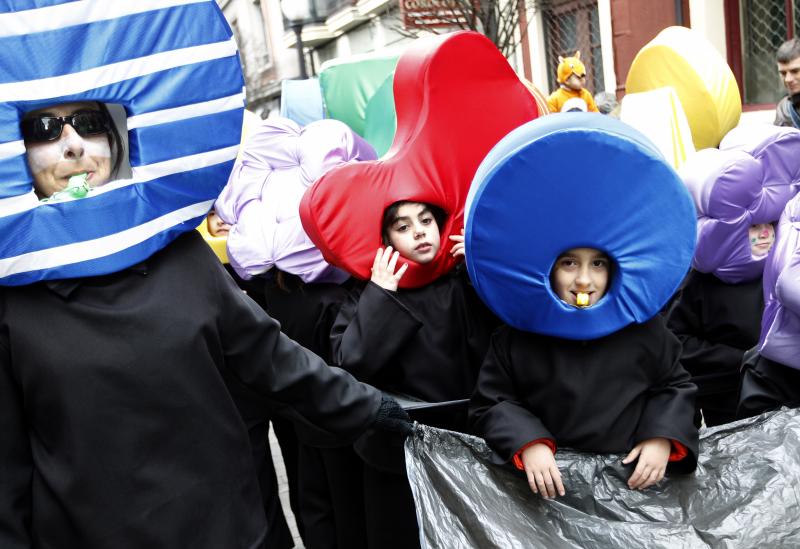 Desfile infantil de Antroxu por las calles de Gijón