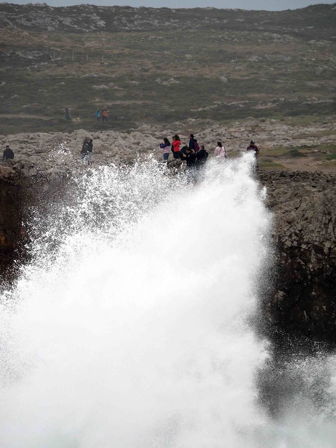 Las espectaculares imágenes de los Bufones de Pría por el temporal