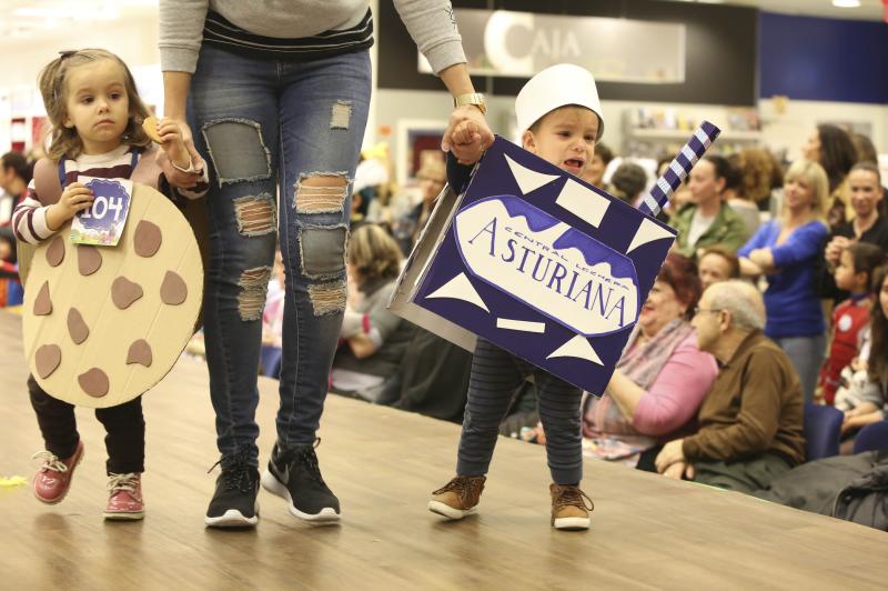 Los niños desfilan en los centros comerciales de Avilés