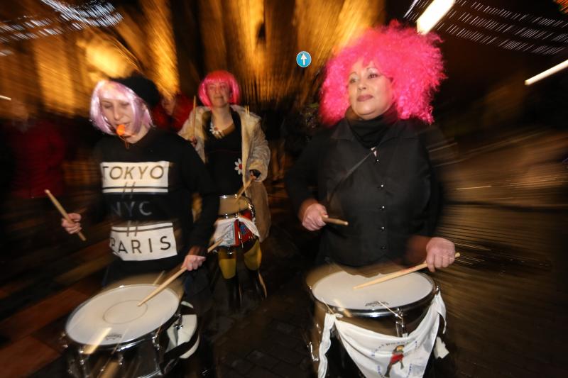 El Antroxu se despide quemando sardinas