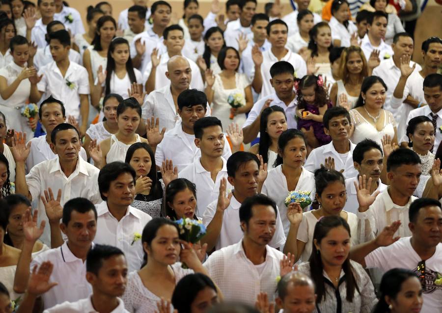 Boda masiva en Manila para celebrar San Valentín