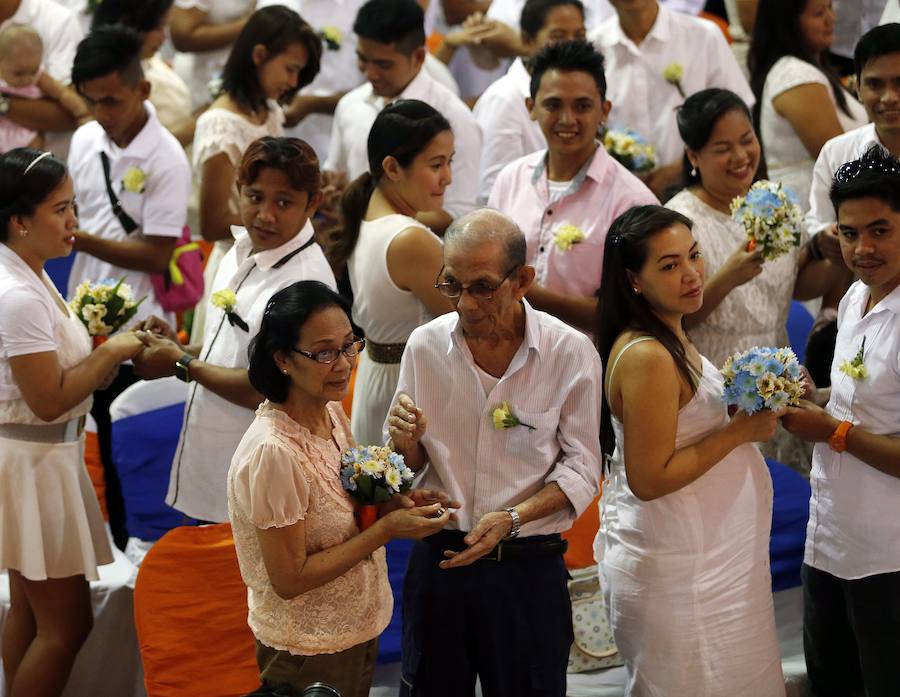 Boda masiva en Manila para celebrar San Valentín