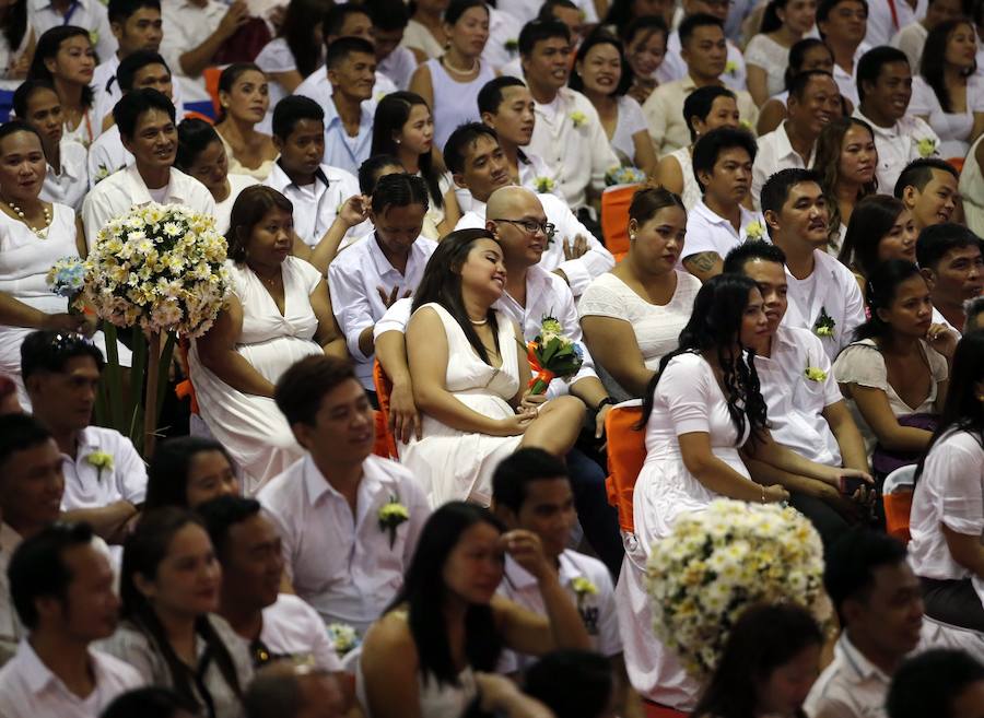 Boda masiva en Manila para celebrar San Valentín