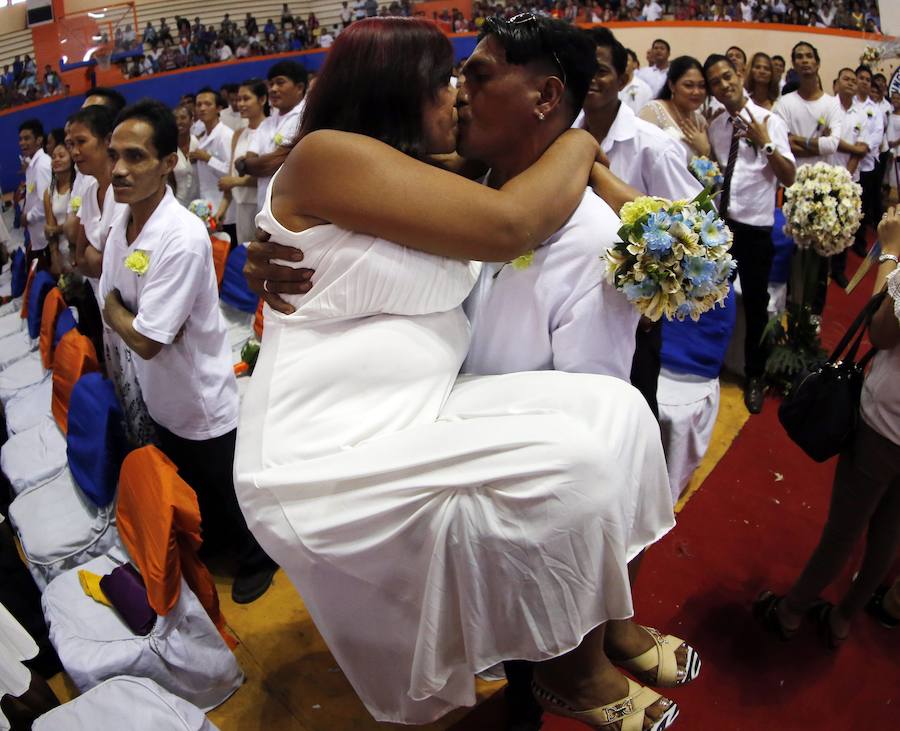 Boda masiva en Manila para celebrar San Valentín