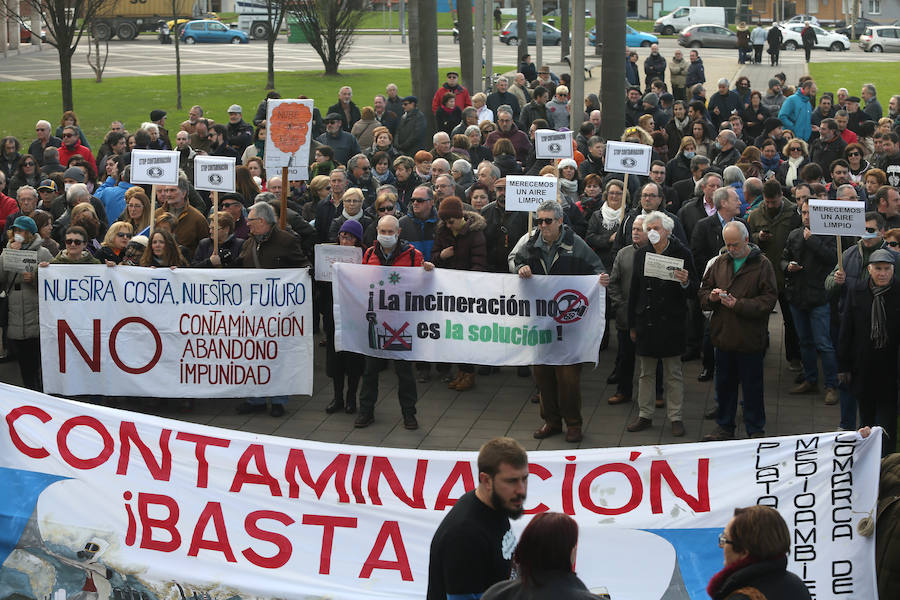 Vecinos de Gijón protestan contra la contaminación