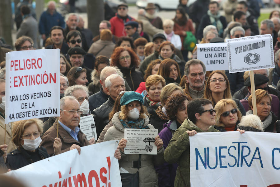 Vecinos de Gijón protestan contra la contaminación