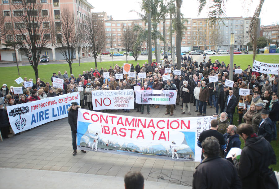 Vecinos de Gijón protestan contra la contaminación