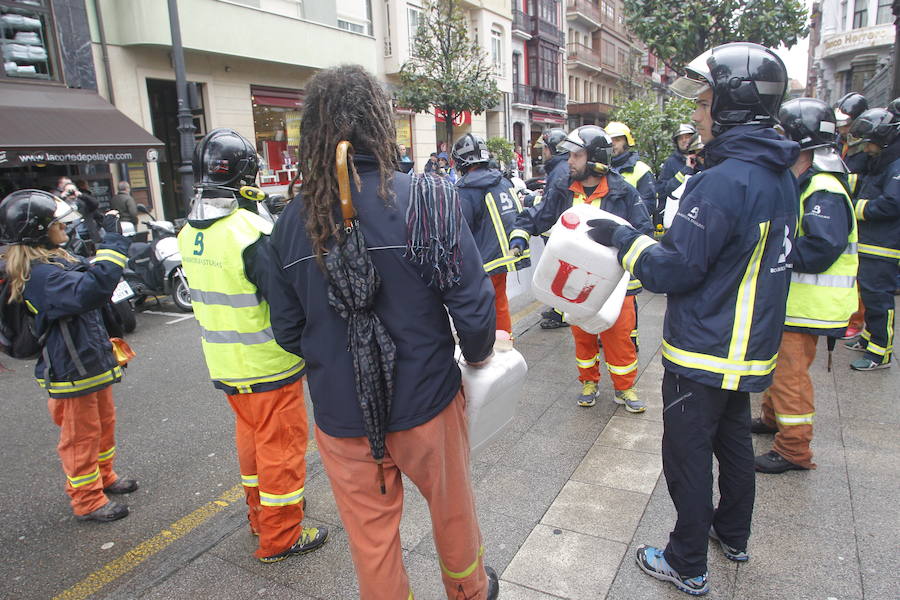 Bomberos de Asturias marcha hasta la Junta para exigir cambios en su organización