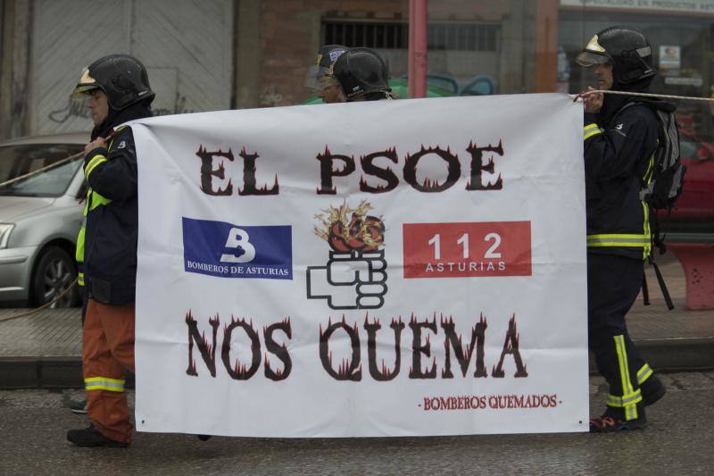 Bomberos de Asturias marcha hasta la Junta para exigir cambios en su organización