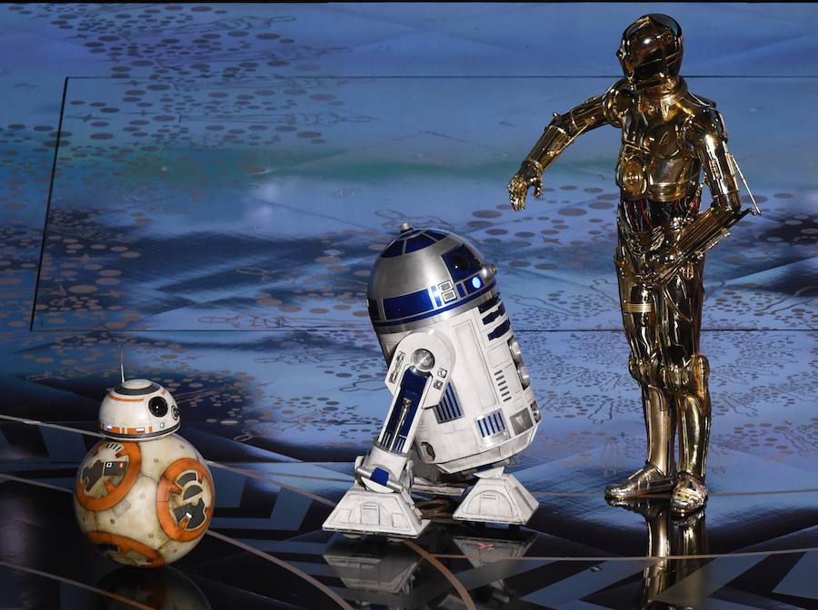 BB-8 R2-D2 y C-3PO, durante la entrega de los Oscar.