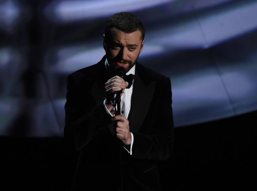 Sam Smith, durante su actuación en los Oscar.