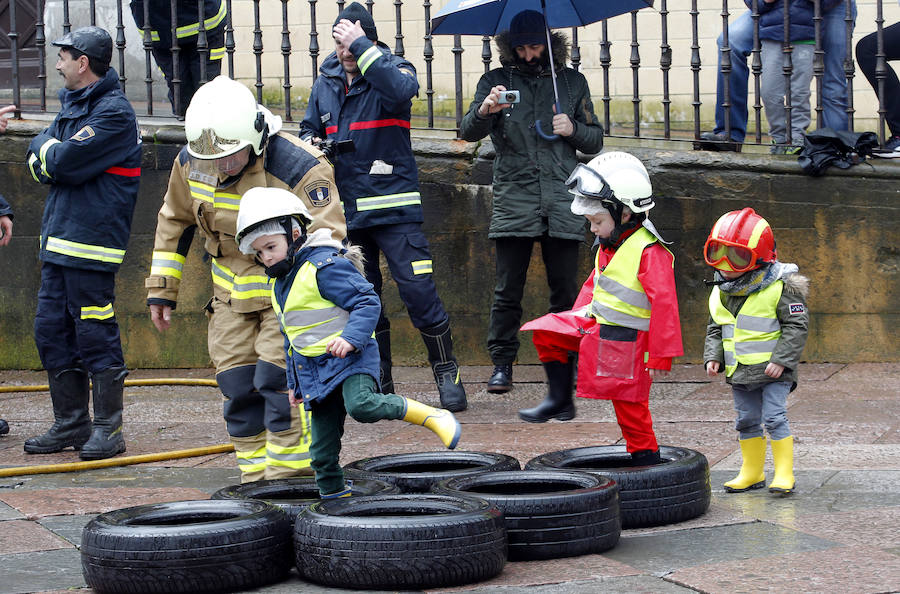 Los bomberos de Oviedo celebran su patrón