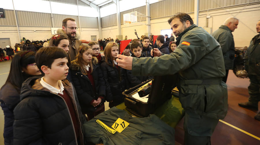 La Guardia Civil acerca su trabajo a los alumnos del Paula Frassinetti