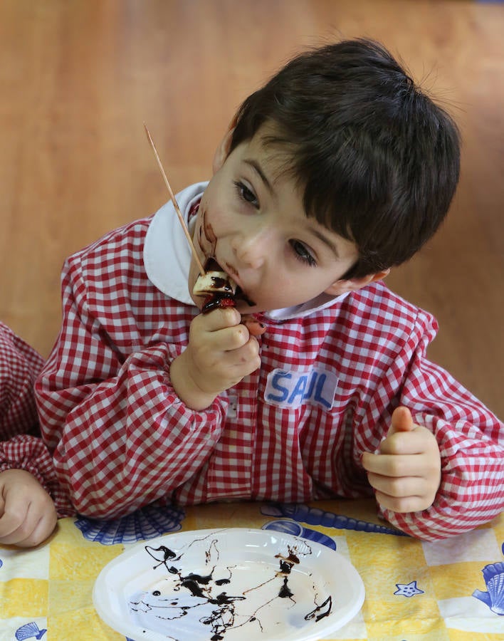 Los &#039;peques&#039; aprenden a comer fruta en el Marcelo Gago