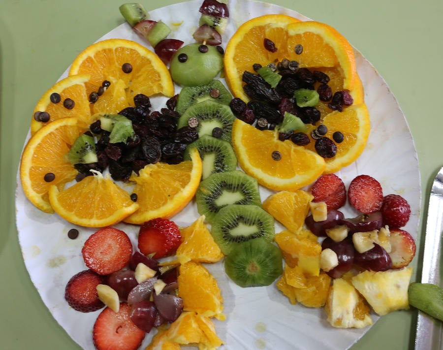 Los &#039;peques&#039; aprenden a comer fruta en el Marcelo Gago