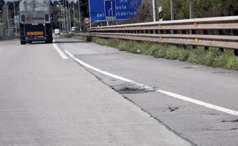 Los baches de la autopista &#039;Y&#039;