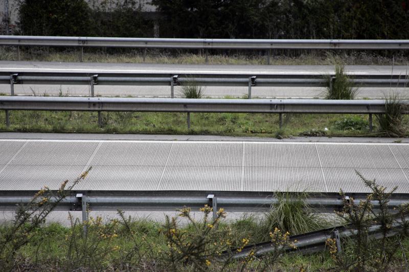 Los baches de la autopista &#039;Y&#039;