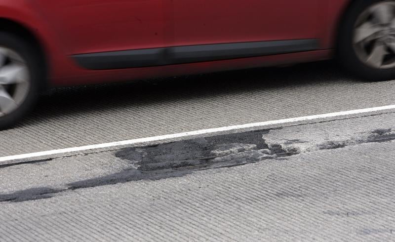 Los baches de la autopista &#039;Y&#039;
