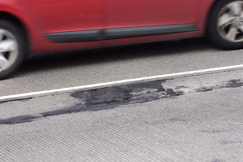 Los baches de la autopista &#039;Y&#039;