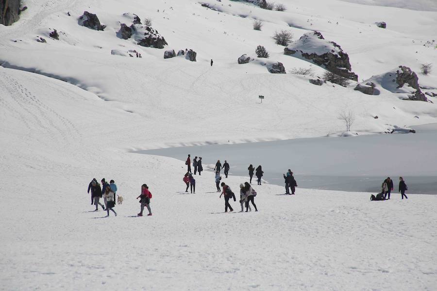 Sol y nieve en los Lagos de Covadonga