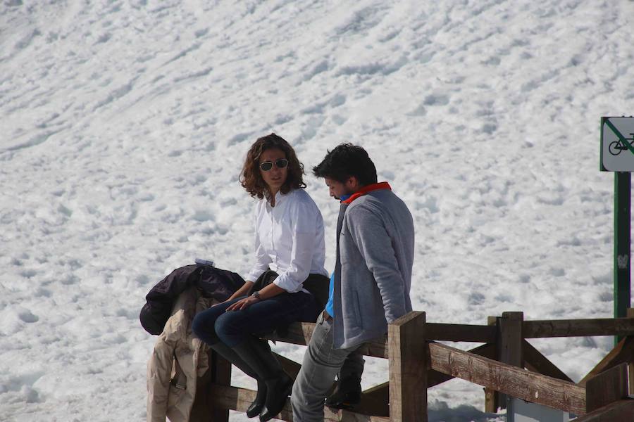 Sol y nieve en los Lagos de Covadonga