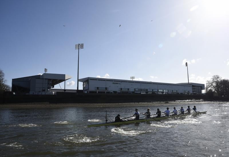 Entrenamiento para la regata Oxford-Cambridge en aguas del Támesis