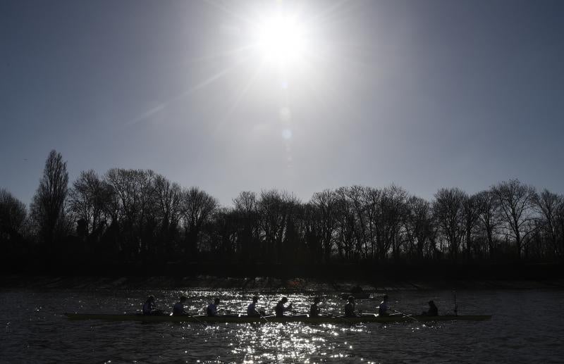 Entrenamiento para la regata Oxford-Cambridge en aguas del Támesis