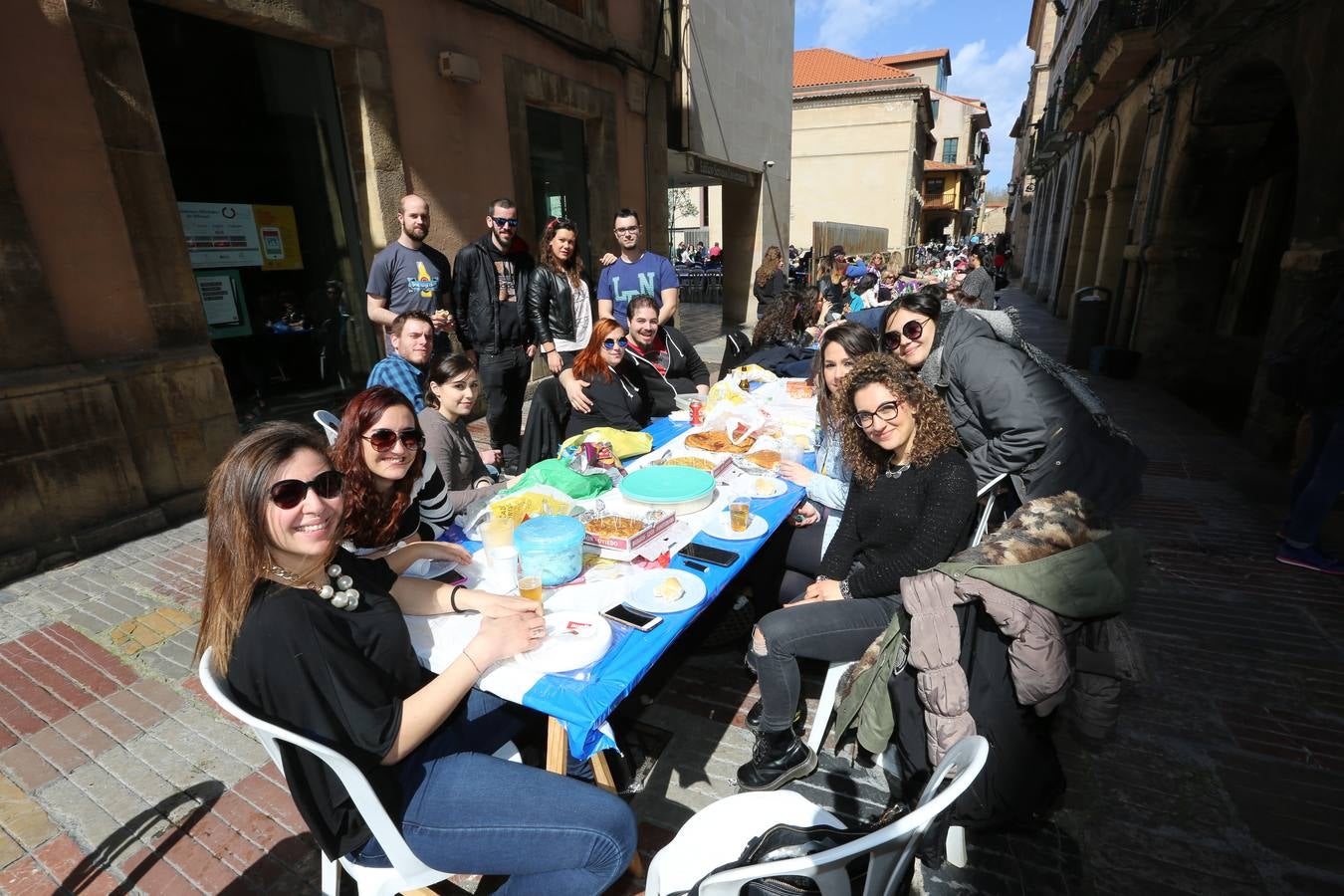 ¿Estuviste en la Comida en la calle de Avilés? ¡Búscate!