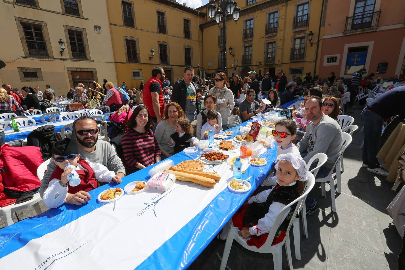 ¿Estuviste en la Comida en la calle de Avilés? ¡Búscate!