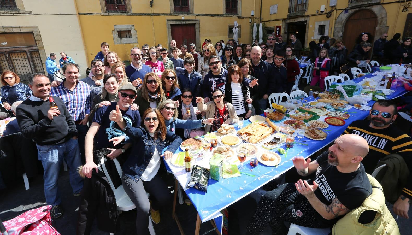 ¿Estuviste en la Comida en la calle de Avilés? ¡Búscate!