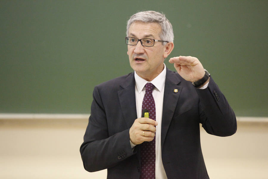 Los candidatos a rector a la Universidad de Oviedo se presentan oficialmente