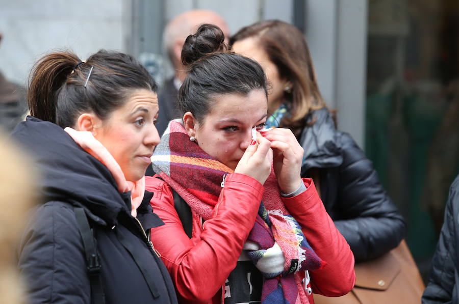 Continúan las tareas de enfriamiento tras el incendio de Oviedo