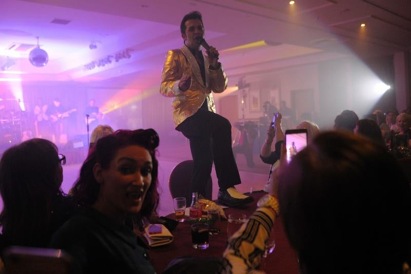 Elvis vuelve al escenario en Escocia