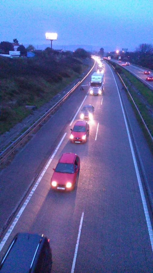 Segunda jornada de retenciones en la &#039;Y&#039; por las obras de reparación del pavimento