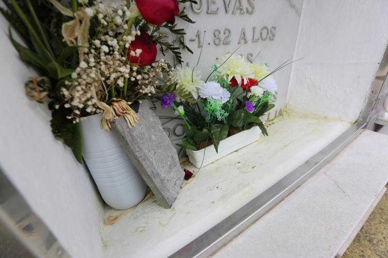 Destrozos y profanaciones en el cementerio de San Cristóbal